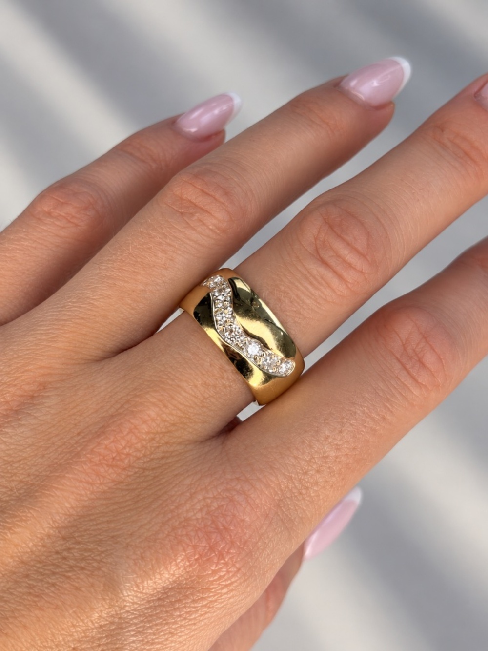 Authentic Damiani Lucia Diamond Wave Band Ring 18K Yellow Gold